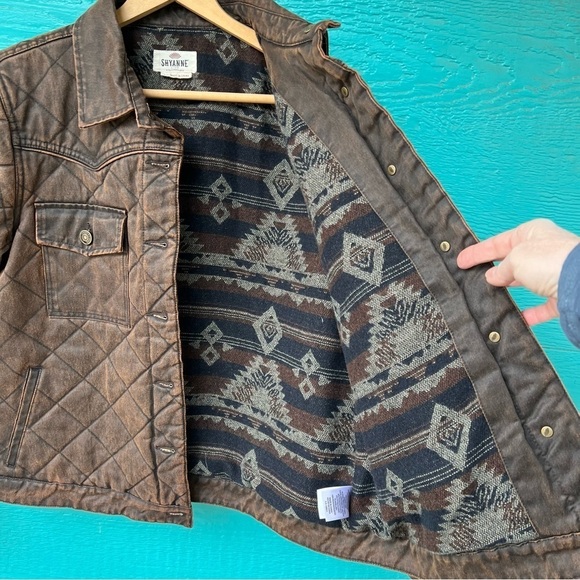 SHYANNE WESTERN BLANKET DARK BROWN QUILTED OILSKIN JACKET SIZE LARGE EUC - Picture 1 of 12